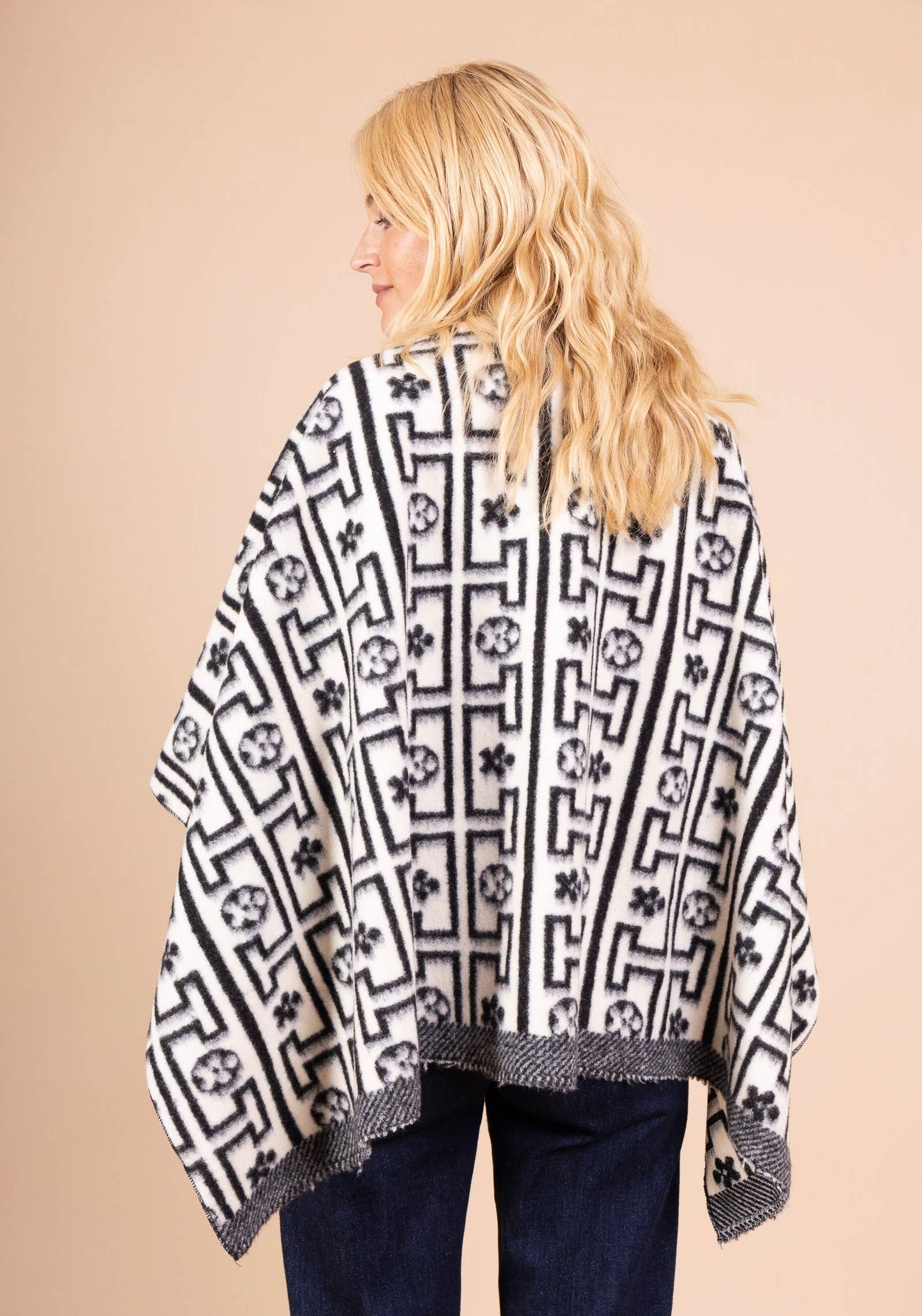 LINEN & COTTON HOUSE - 40811 PRINTED PONCHO AUTUMN WINTER CLOTHING: Black