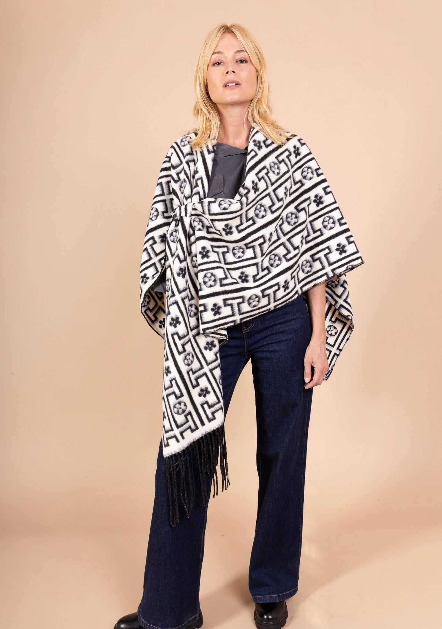 LINEN & COTTON HOUSE - 40811 PRINTED PONCHO AUTUMN WINTER CLOTHING: Black