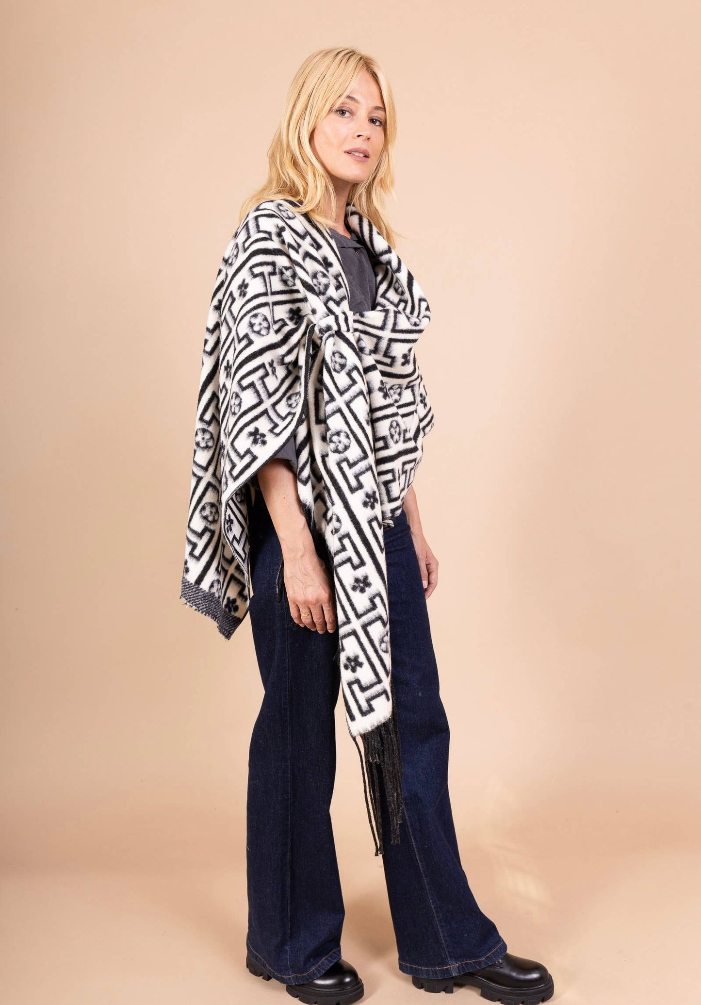 LINEN & COTTON HOUSE - 40811 PRINTED PONCHO AUTUMN WINTER CLOTHING: Black