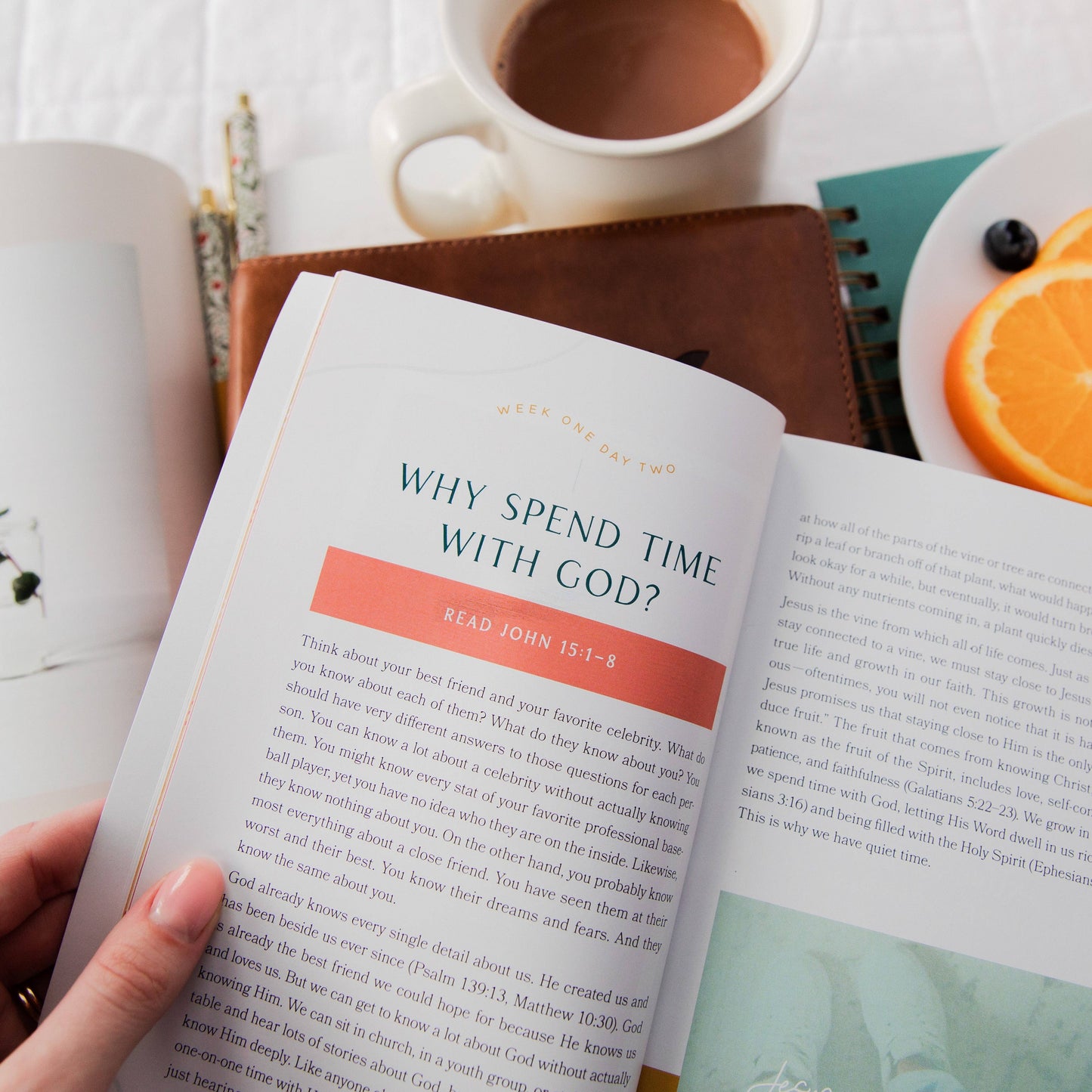 The Daily Grace Co - Come Close: A 30-Day Guide to Spending Time with God