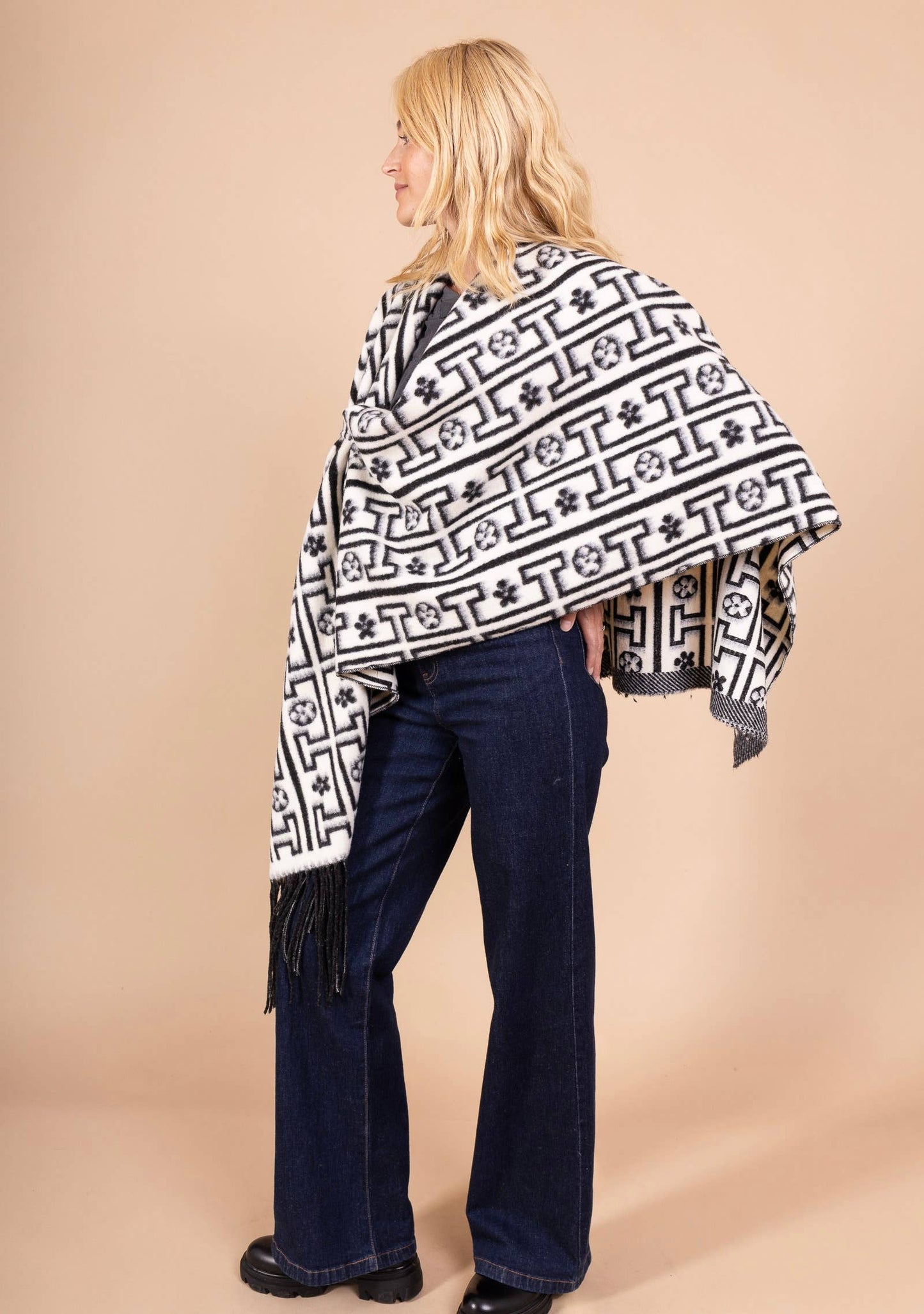 LINEN & COTTON HOUSE - 40811 PRINTED PONCHO AUTUMN WINTER CLOTHING: Black