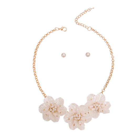 Mother of Pearl Flower Necklace: Cream / 18 Inches / Gold